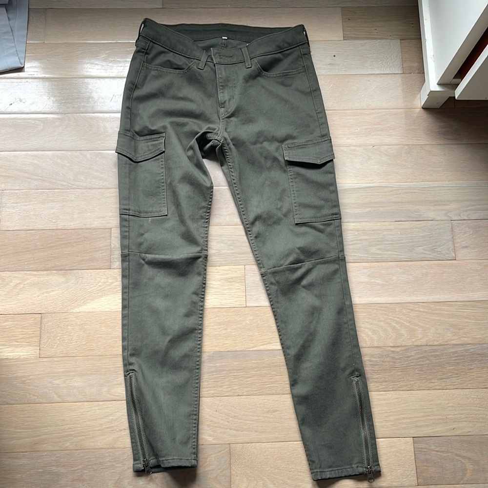 Levi’s olive cargo jeans
